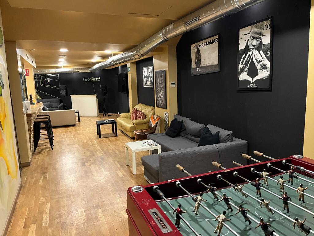 Retail in Madrid, Madrid to rent Interior Photo- Image 1 of 5