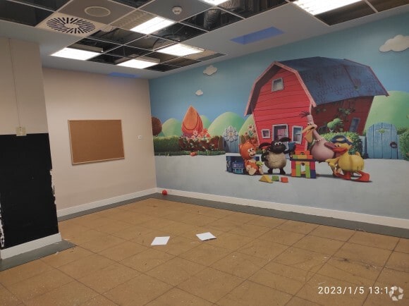 Retail in Madrid, Madrid to rent Interior Photo- Image 1 of 1