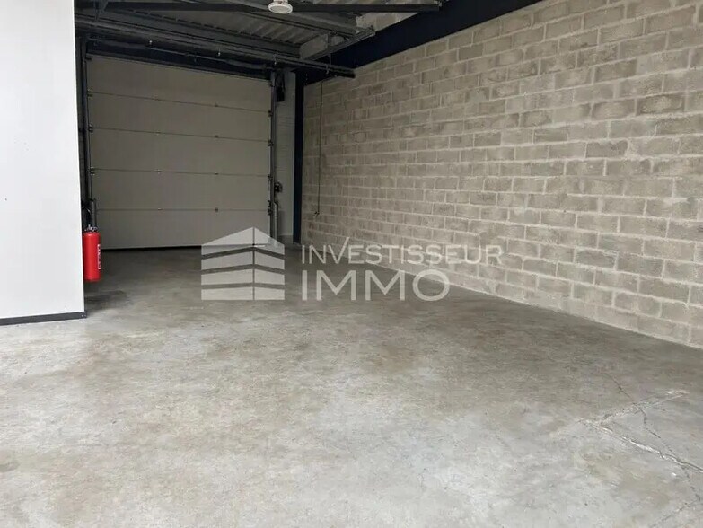 Light Industrial in Palaiseau to rent - Interior Photo - Image 2 of 4
