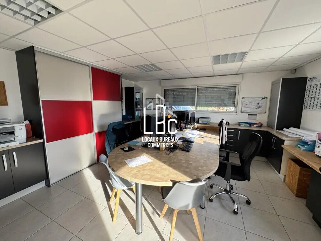 Location Local d'activités 532 m² - Photo 1