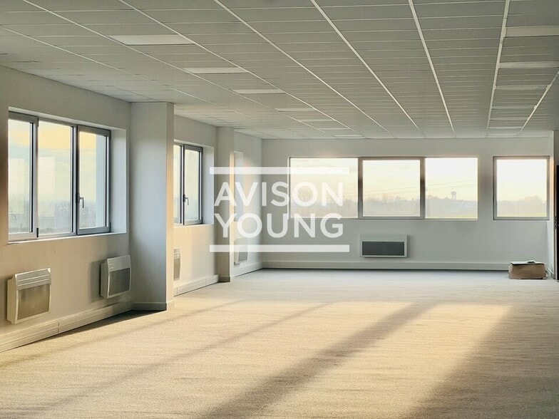 Light Industrial in Louvres for sale - Building Photo - Image 3 of 13