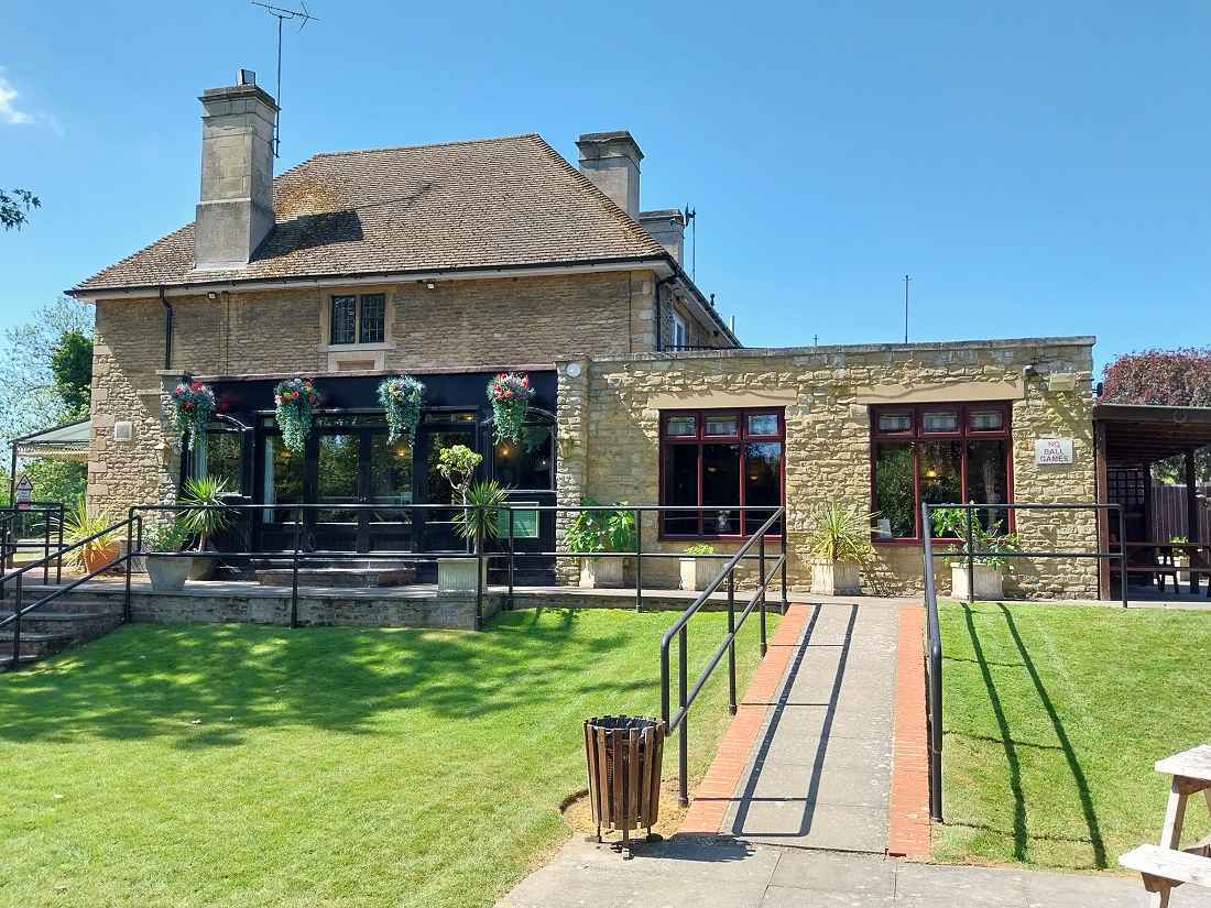 2 Overstone Rd, Sywell to rent Building Photo- Image 1 of 11