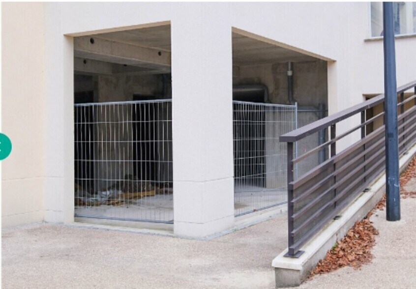 Industrial in Saintry-sur-Seine to rent - Building Photo - Image 3 of 7
