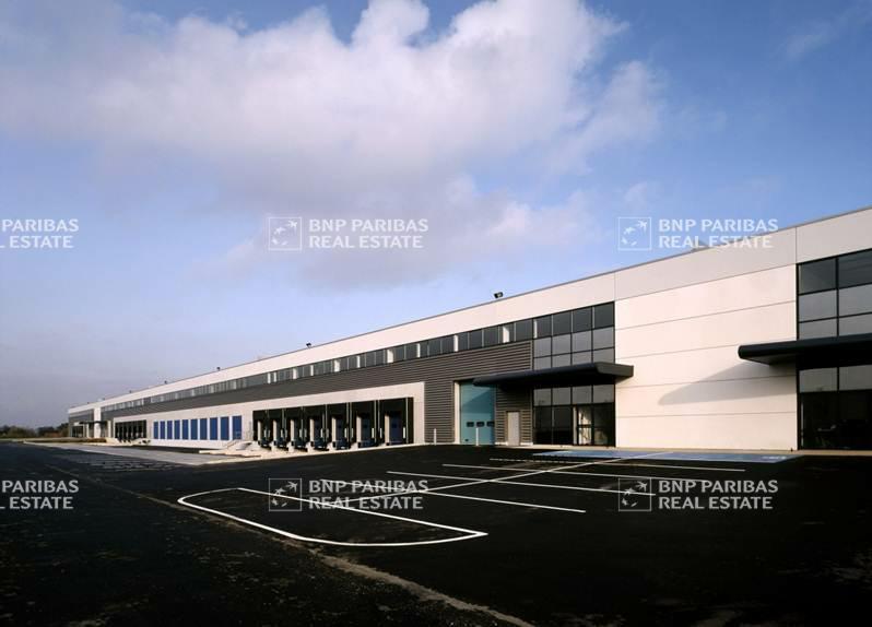 Industrial in Survilliers to rent - Building Photo - Image 1 of 2