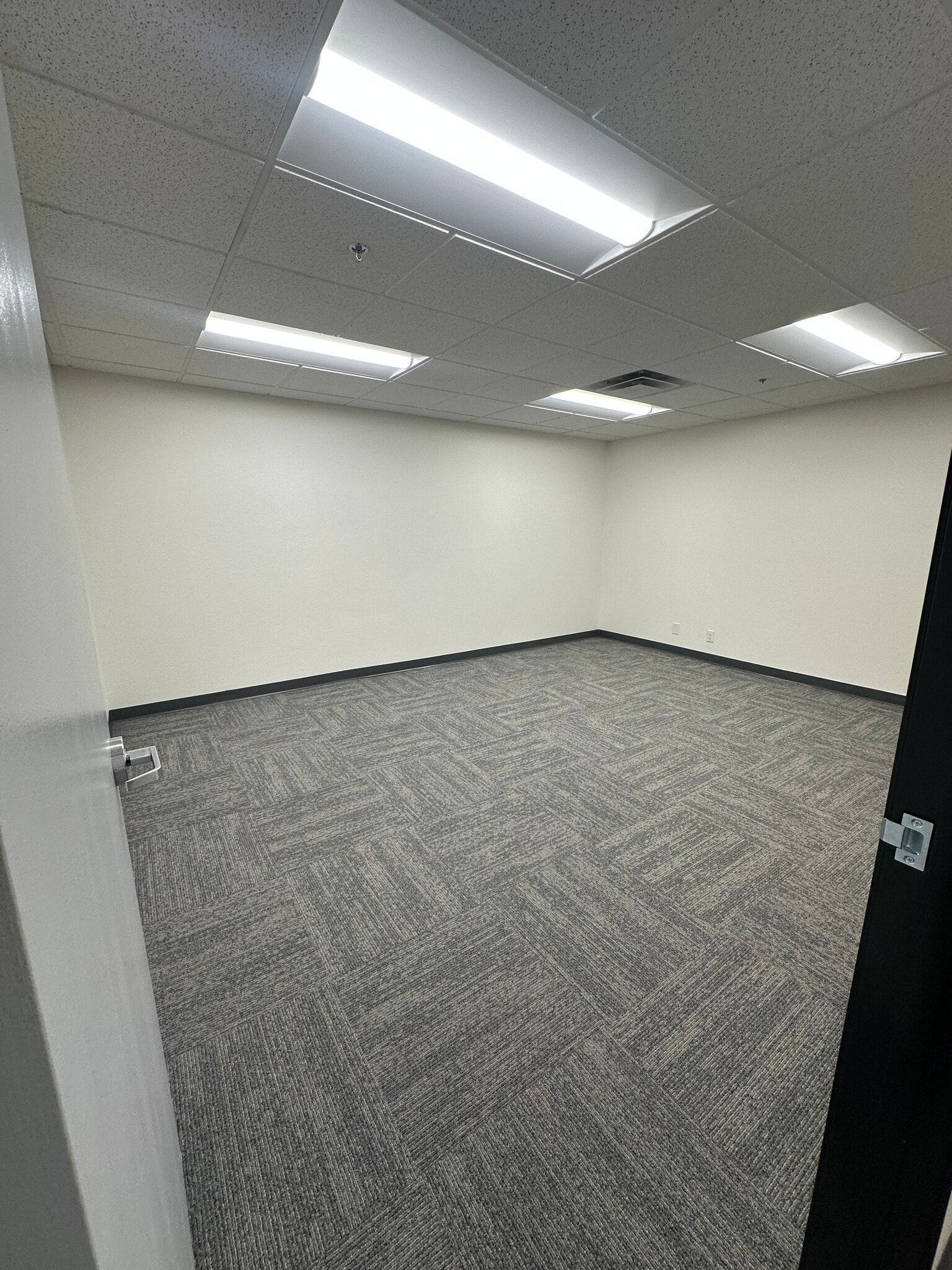 6065 Polaris Ave, Las Vegas, NV to rent Building Photo- Image 1 of 8