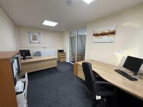 Foxhill Road Est, Nottingham to rent Interior Photo- Image 2 of 14
