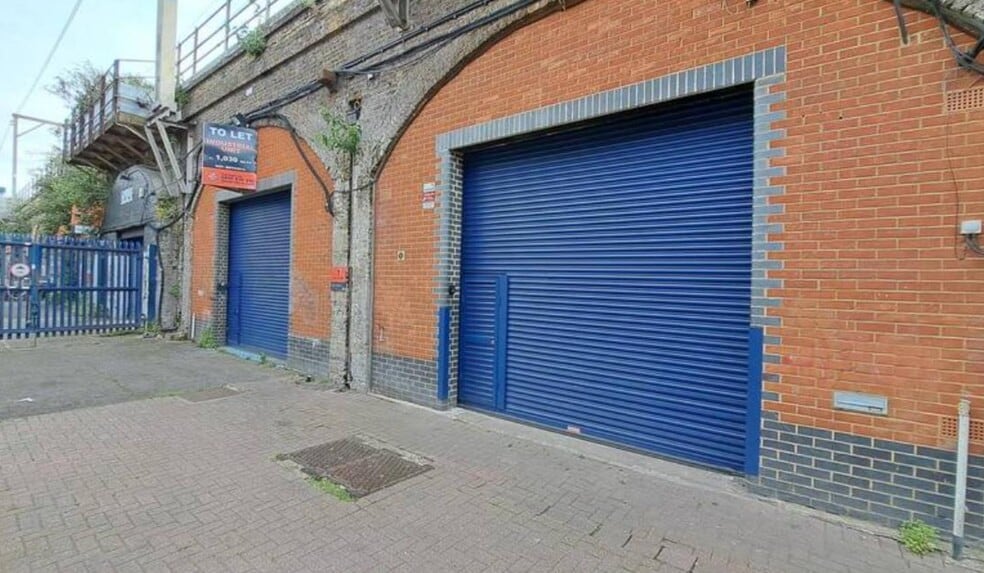 3-7 Gales Gdns, London to rent - Primary Photo - Image 1 of 3