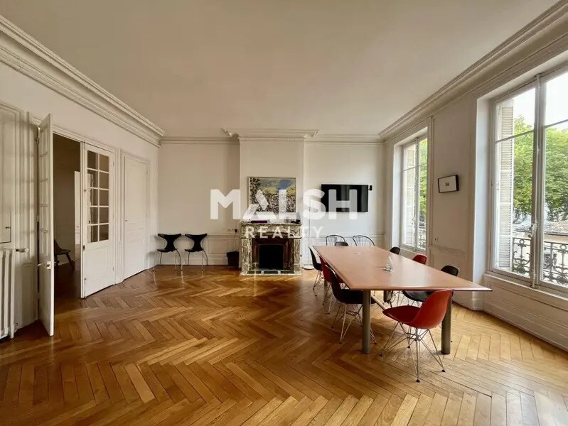Office in Lyon for sale Interior Photo- Image 1 of 17