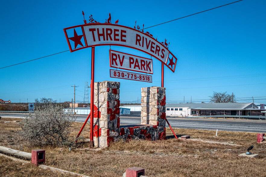 9685 US 90 hwy, Del Rio, TX for sale - Building Photo - Image 2 of 32