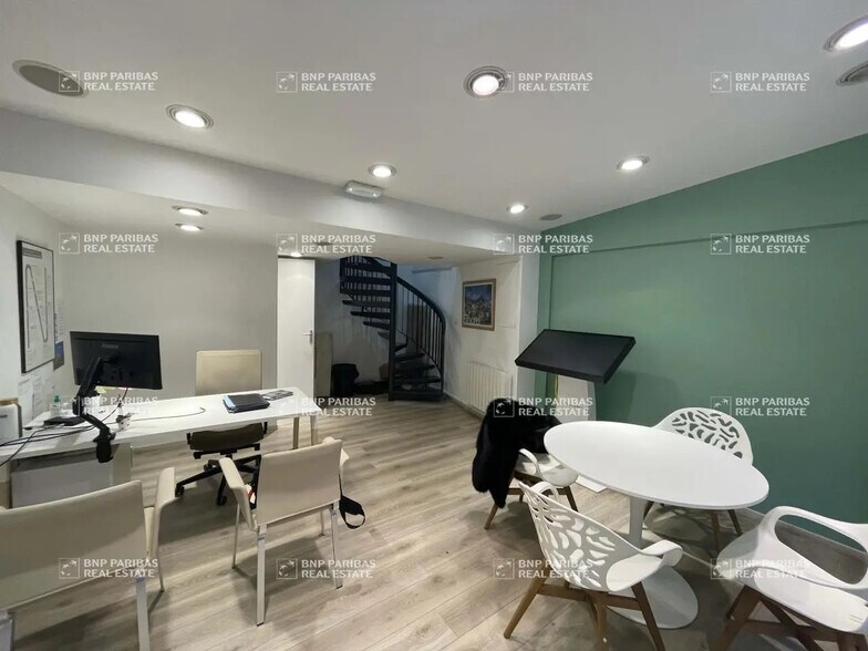 3 Rue Rollon, Rouen to rent - Interior Photo - Image 1 of 8