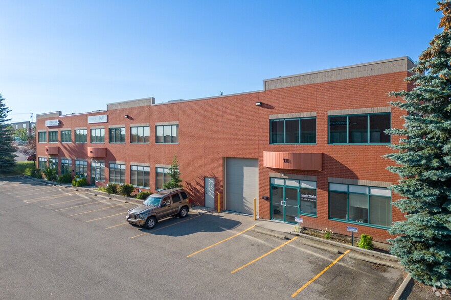 5723 10th St NE, Calgary, AB for sale - Primary Photo - Image 1 of 1