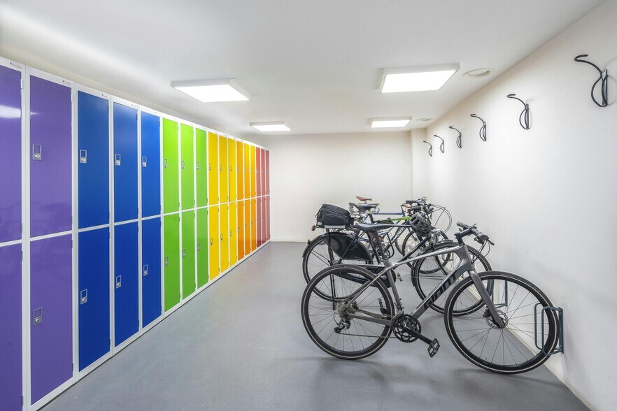 1-3 Pemberton Row, London to rent - Interior Photo - Image 1 of 43