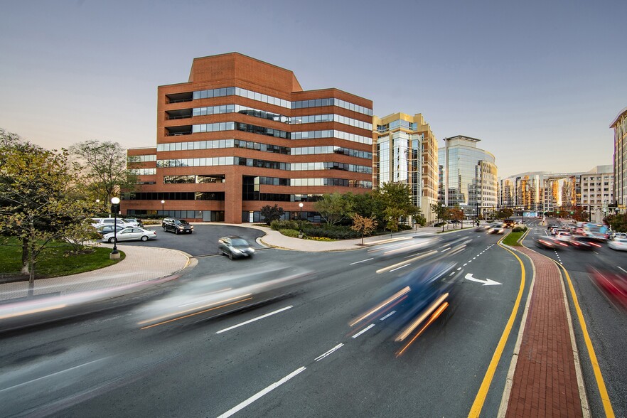 1005 N Glebe Rd, Arlington, VA for rent - Building Photo - Image 1 of 9