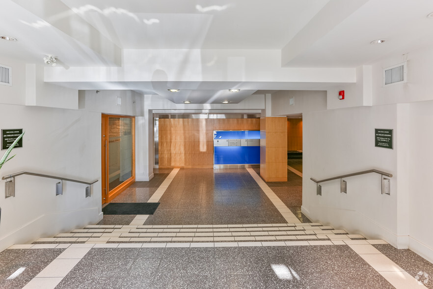 101 6th St SW, Calgary, AB for rent - Lobby - Image 3 of 19