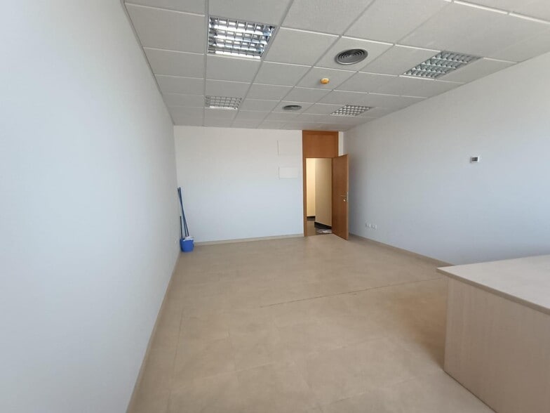 Office in Seville, Sevilla to rent - Building Photo - Image 3 of 13