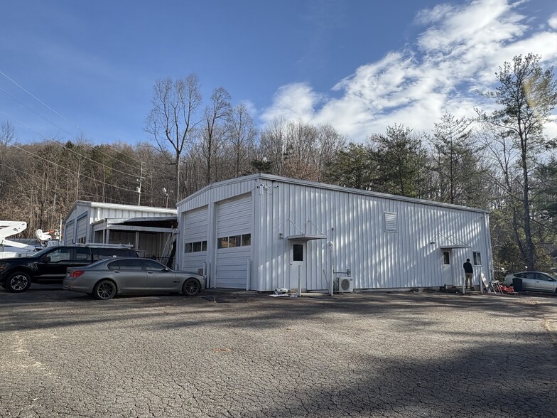 329 Gashes Creek Rd, Asheville, NC for sale - Building Photo - Image 1 of 40