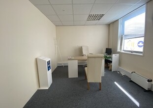 Bromham Rd, Bedford to rent Interior Photo- Image 2 of 3