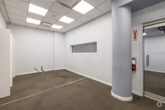 33-24 Northern Blvd, Long Island City, NY to rent Interior Photo- Image 1 of 3