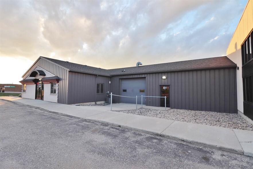 2825 S Broadway, Minot, ND for sale - Building Photo - Image 1 of 1