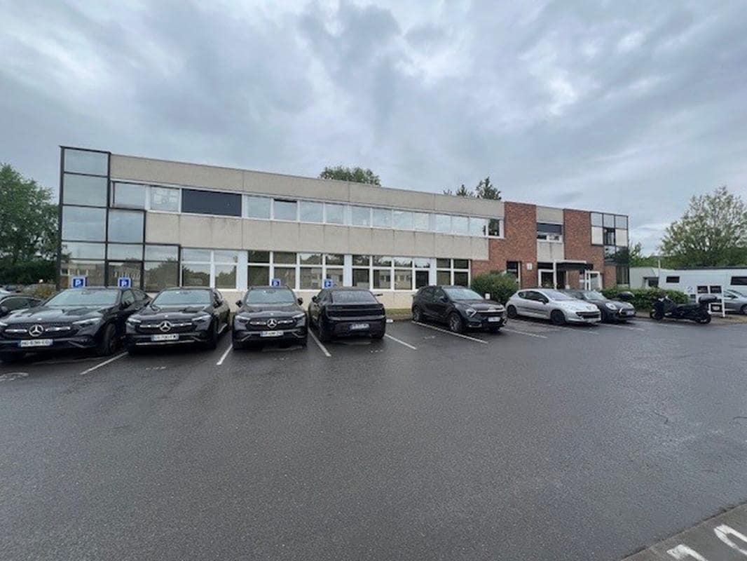 2 Route De Gisy, Bièvres to rent Building Photo- Image 1 of 9