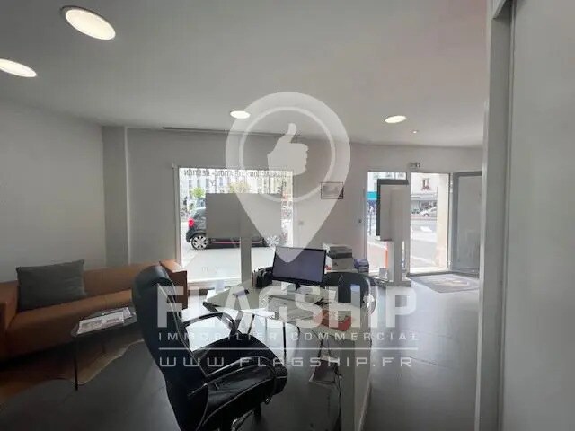 Retail in Vincennes to rent Building Photo- Image 1 of 4
