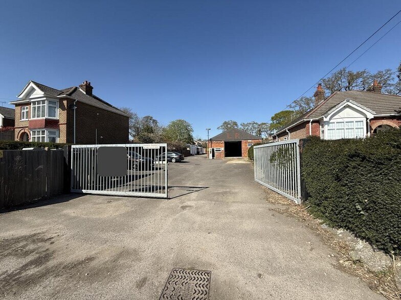 10 Lovedean Ln, Waterlooville to rent - Building Photo - Image 2 of 40