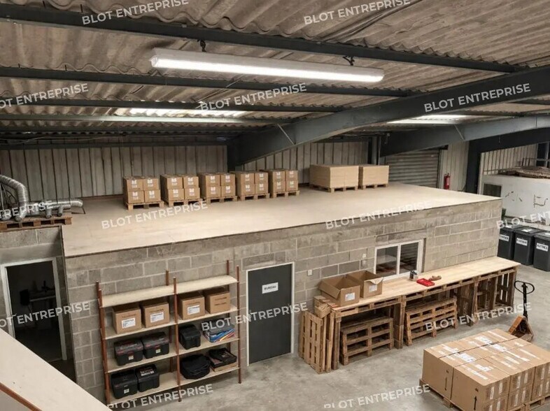 Light Industrial in Saint-Gilles for sale - Interior Photo - Image 3 of 5