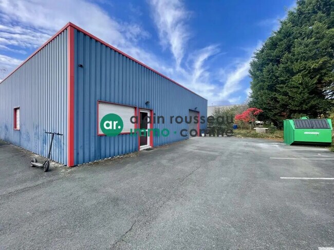 Location Local d'activités 200 m²