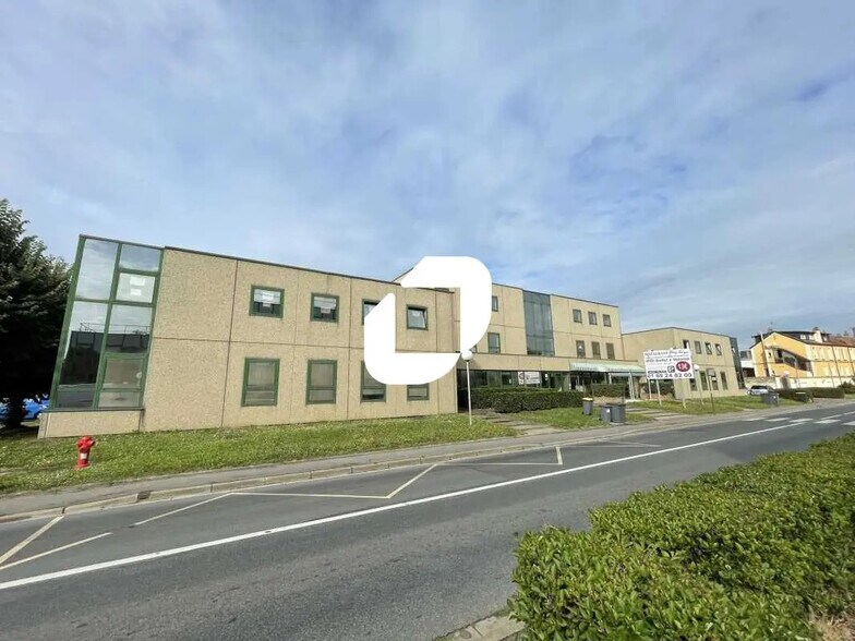 6-14 Rue De Ris, Viry-Châtillon to rent - Building Photo - Image 1 of 9