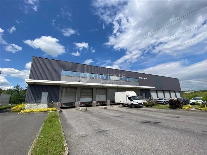 Location Entrepôt 3 668 m² - Photo 1