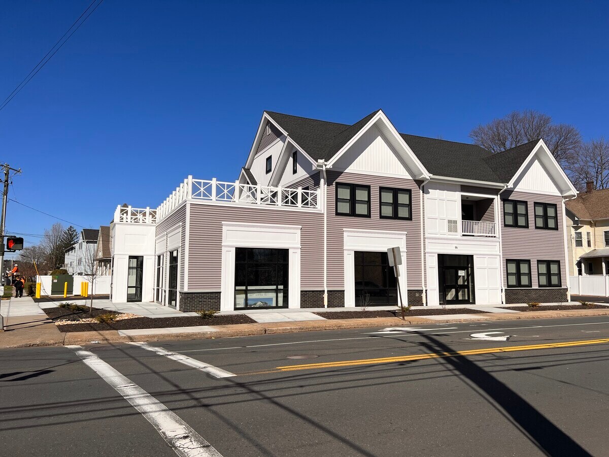 77 Whiting St, Plainville, CT 06062 UK