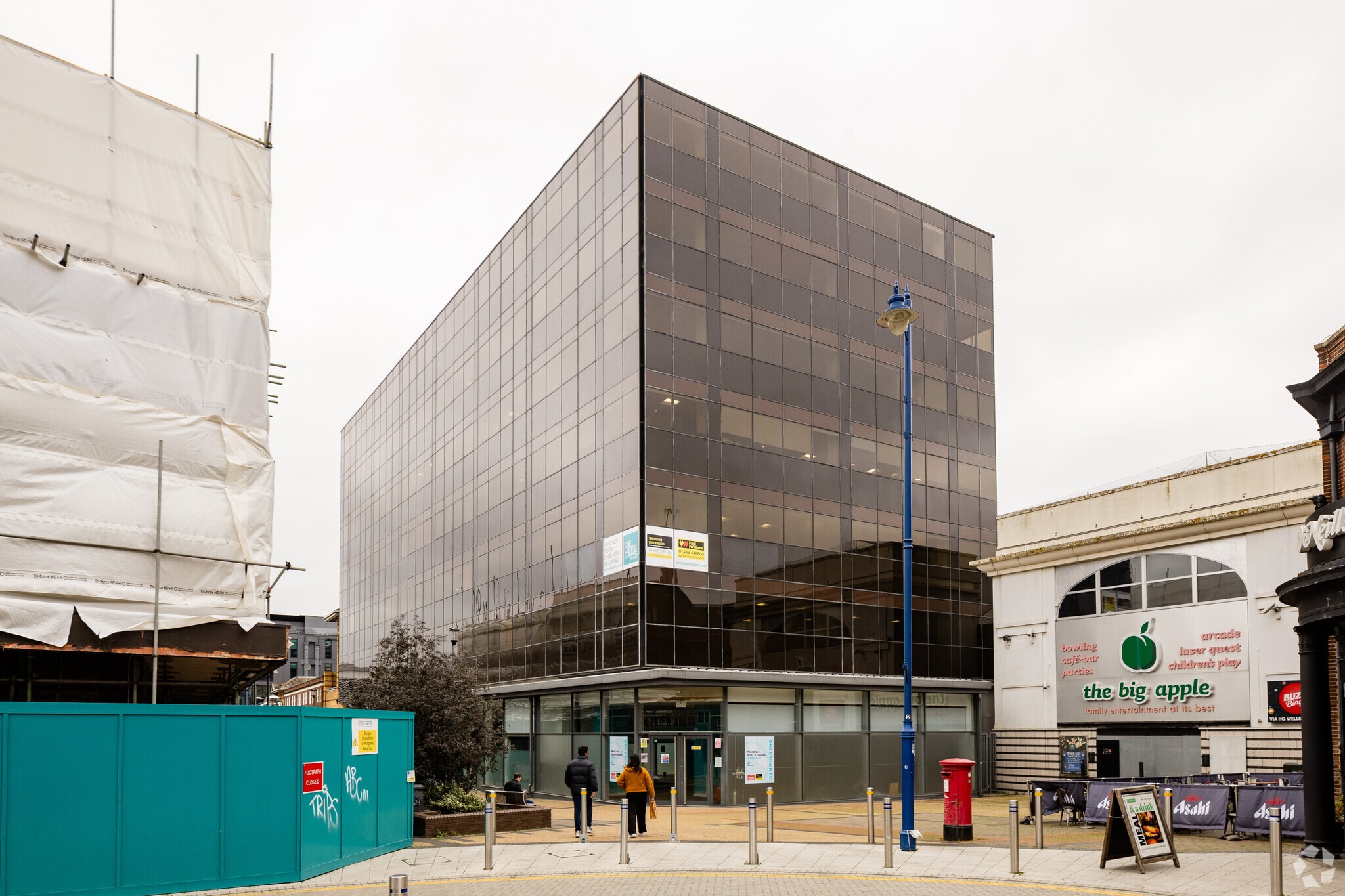 One Crown Sq, Woking to rent Primary Photo- Image 1 of 4