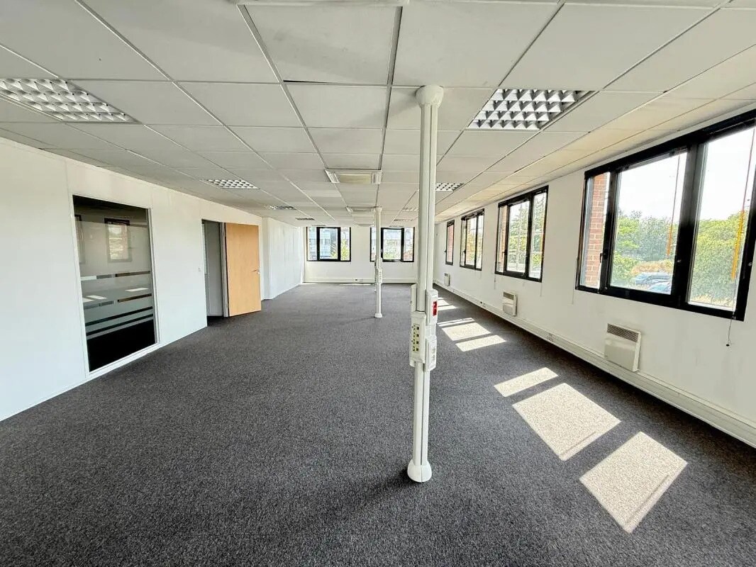 Office in Évry-Courcouronnes to rent Interior Photo- Image 1 of 6