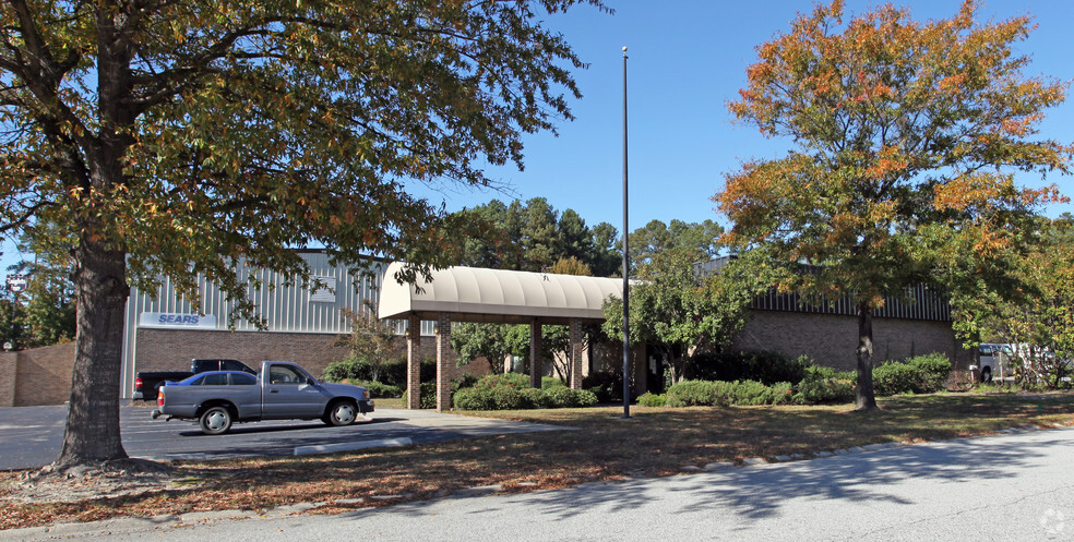 2110 Commerce Dr, Cayce, SC for rent - Building Photo - Image 2 of 8