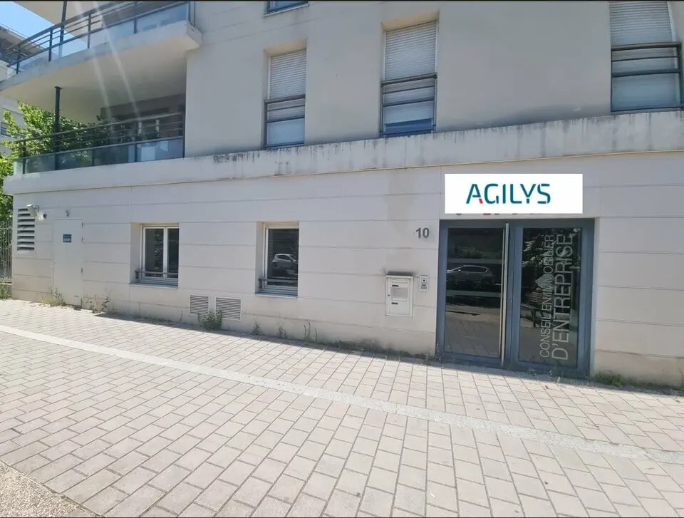 Location Bureaux 195 m² - Photo 1
