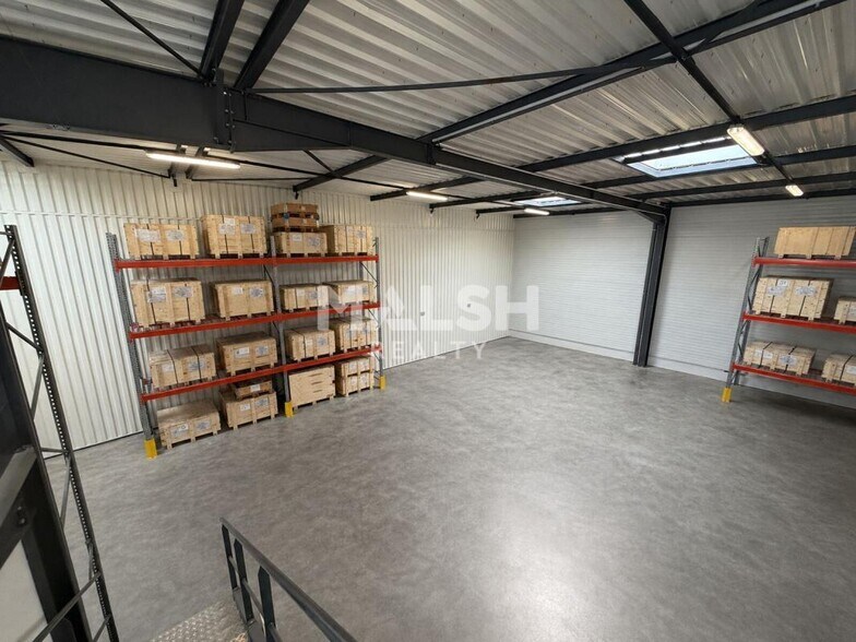 Light Industrial in Chasse-sur-Rhône to rent - Interior Photo - Image 1 of 6
