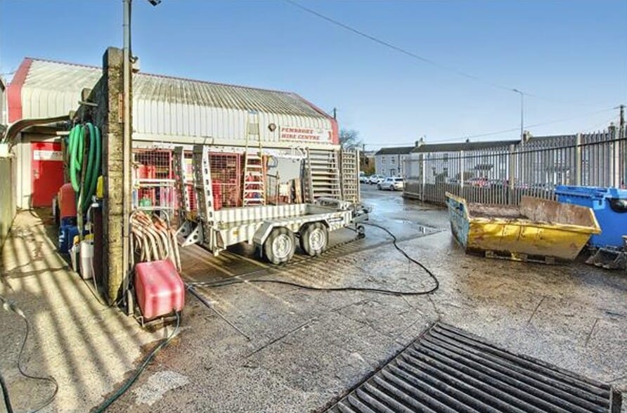 Waterloo Rd, Pembroke Dock to rent - Building Photo - Image 2 of 3