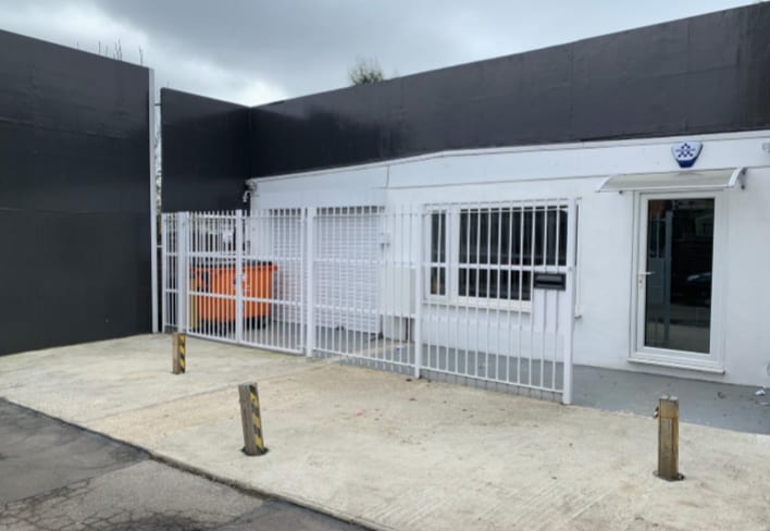 946a High Rd, London for sale Primary Photo- Image 1 of 1