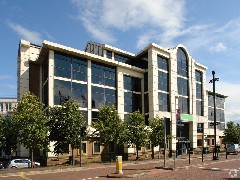 2 Furness Quay, Salford for sale - Primary Photo - Image 1 of 1