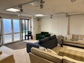 Bourton Business Park, Bourton On The Water to rent Interior Photo- Image 2 of 3