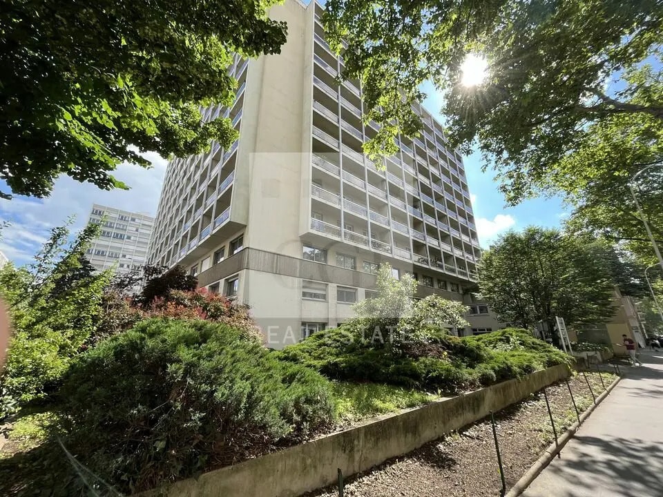 Office in Lyon to rent Building Photo- Image 1 of 13