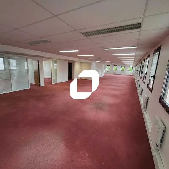 177 Avenue Georges Clemenceau, Nanterre for sale - Interior Photo - Image 2 of 15