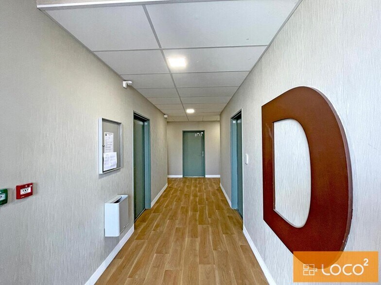 226 Avenue Des Pyrénées, Muret for sale - Interior Photo - Image 2 of 16
