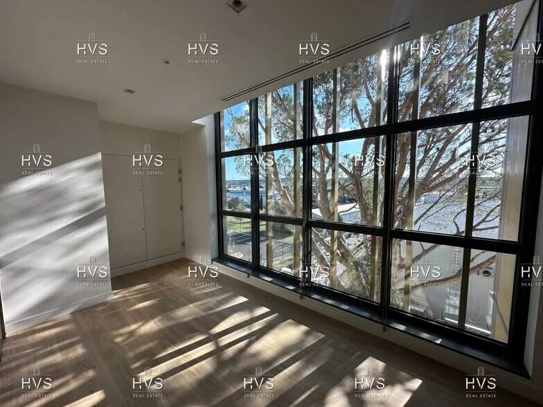 Office in Aix-en-Provence to rent - Building Photo - Image 3 of 17