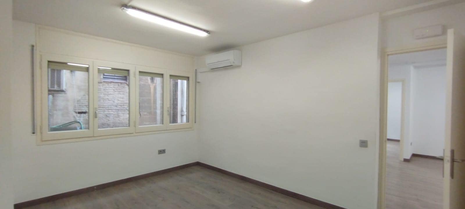 Office in Manresa, Barcelona to rent Interior Photo- Image 1 of 8
