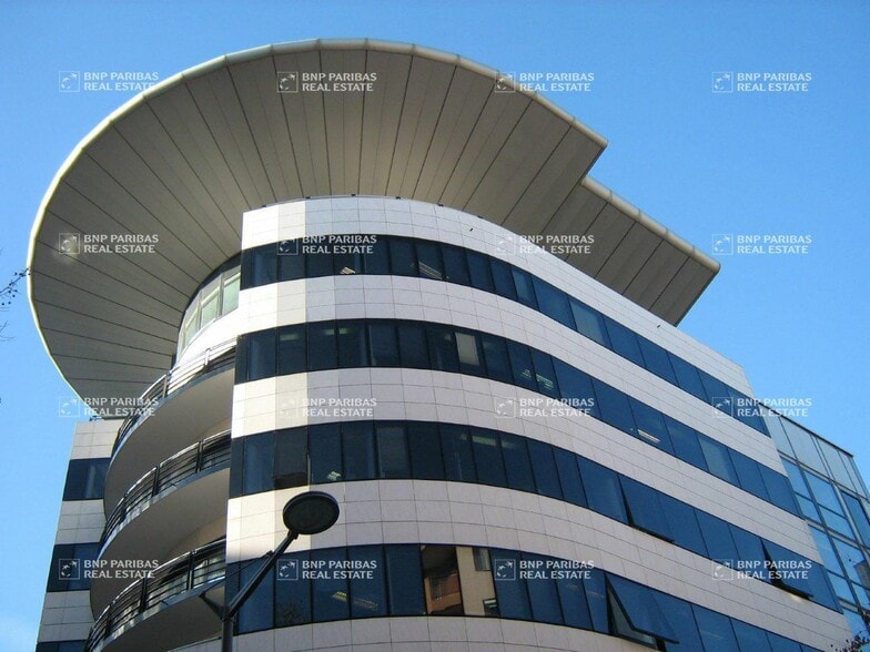 Office in Lyon to rent - Building Photo - Image 2 of 22