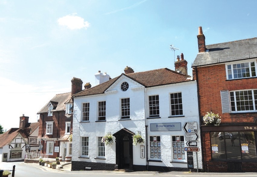 Market Sq, Petworth to rent - Primary Photo - Image 1 of 1