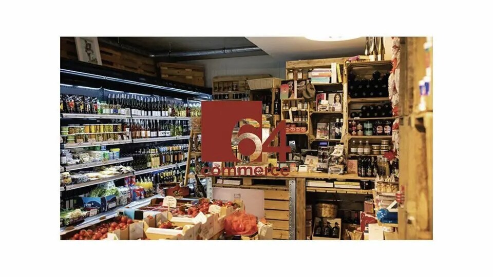 Retail in Bordeaux to rent - Building Photo - Image 2 of 2