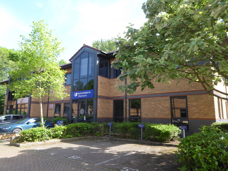 Banbury Business Park, Adderbury Way, Banbury for rent - Primary Photo - Image 1 of 1