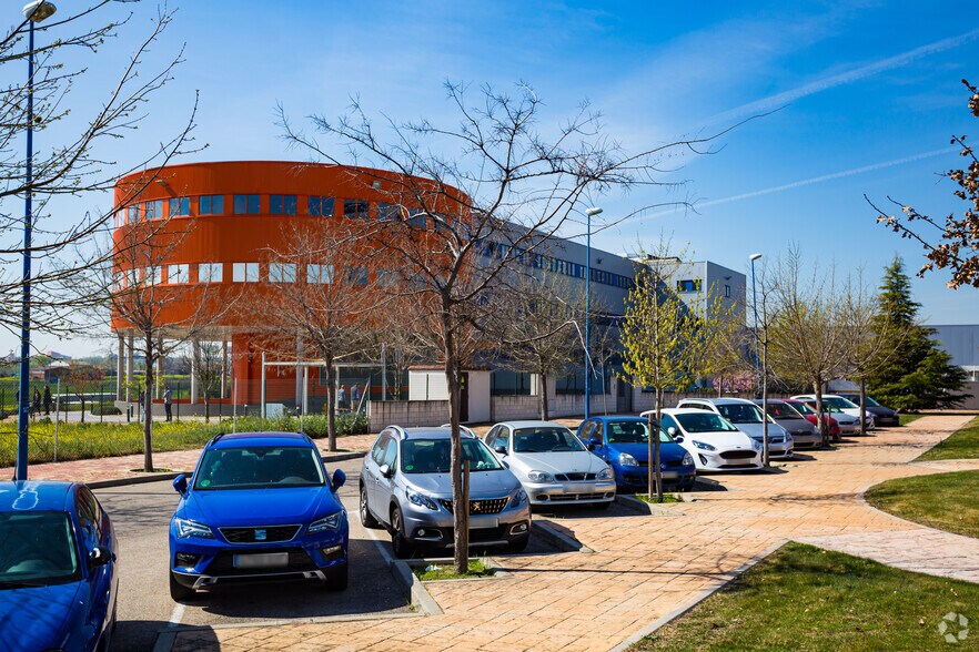 Calle Margarita Salas, 6, Leganés, Madrid to rent - Building Photo - Image 3 of 6